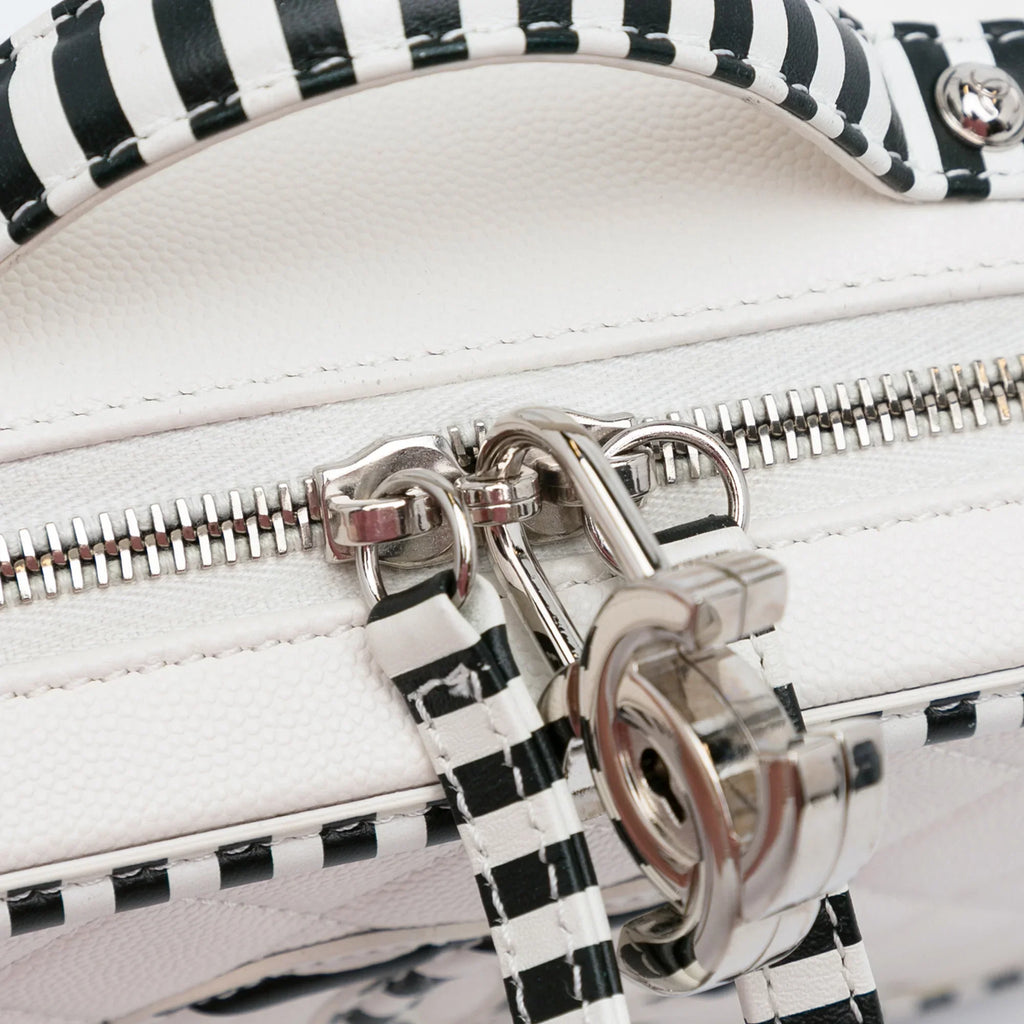 Pre-Owned Caviar Bag Small CC White Leather Vanity Unisex (Like Authenticated Filigree Chanel New)