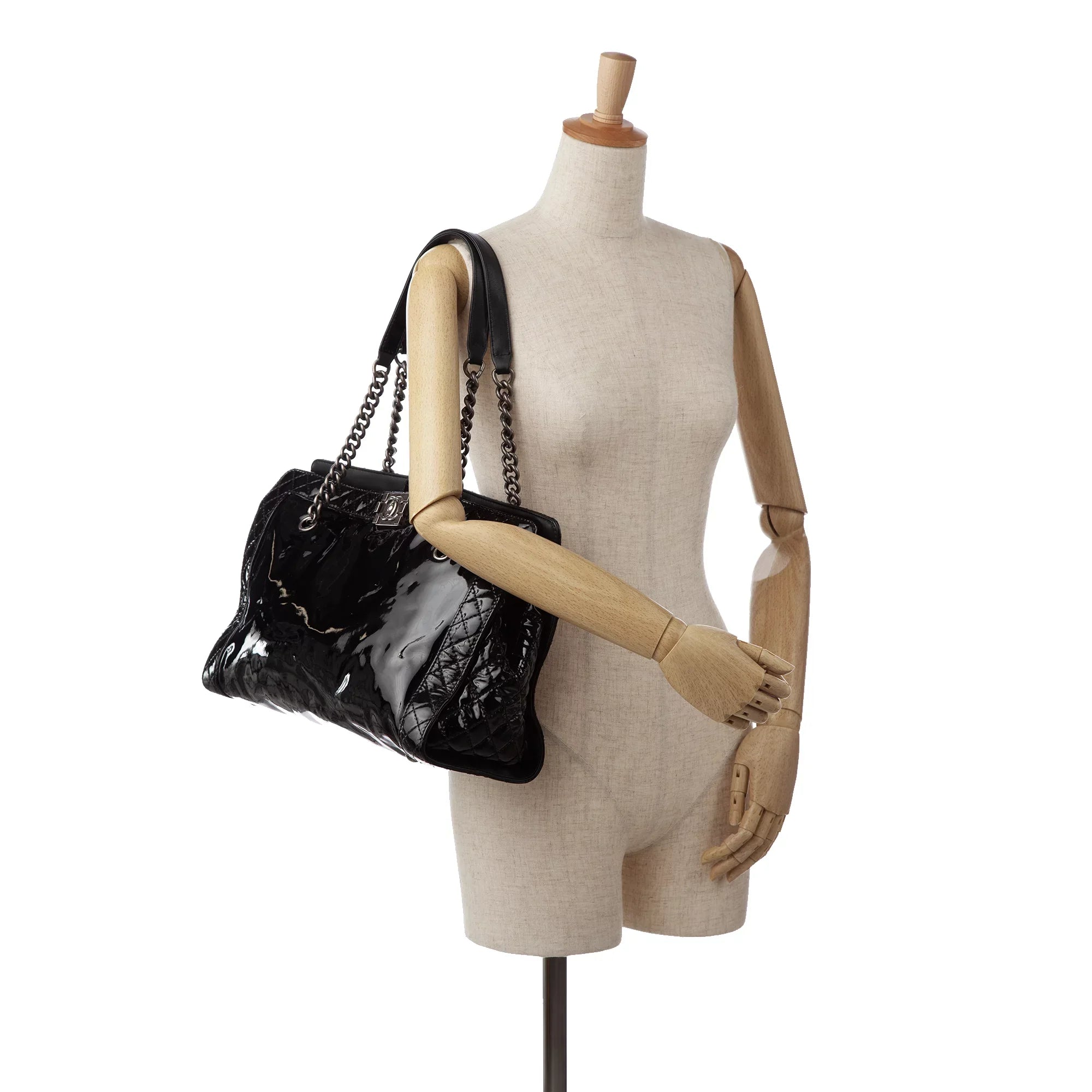 Bag Pre-Owned Black Chanel Authenticated (Good) Tote Reverso Leather Unisex Patent Tote Shopping Boy