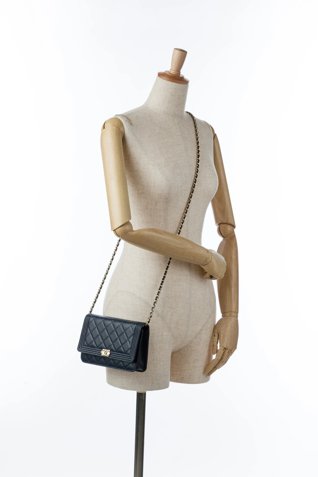 (Good) Lambskin Pre-Owned Leather Crossbody Wallet On Blue Bag Unisex Authenticated Chanel Boy Chain