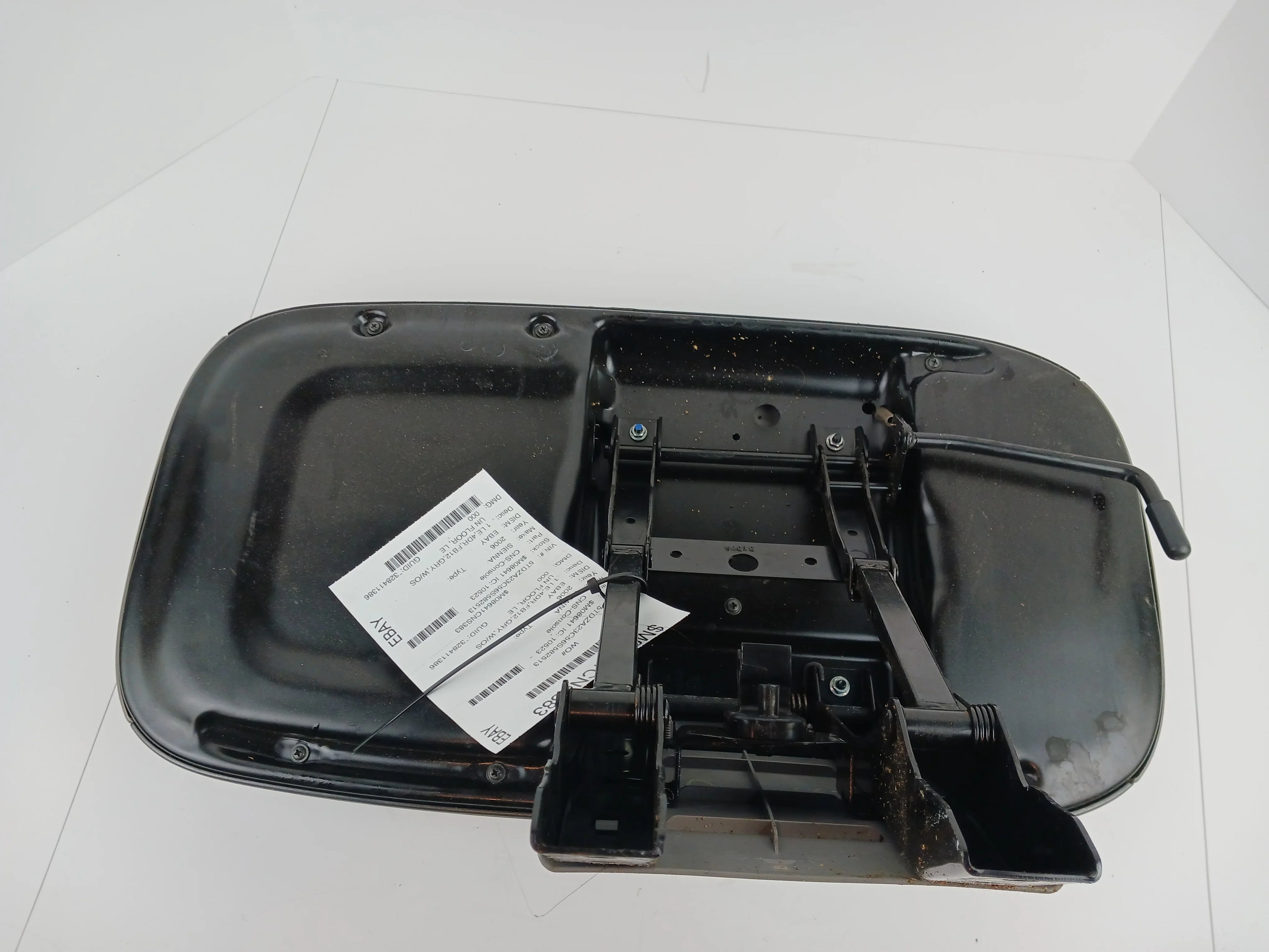 OEM 05 Toyota 07 04 10 (Good) 08 06 Tray Sienna Pre-Owned 09 Center Console