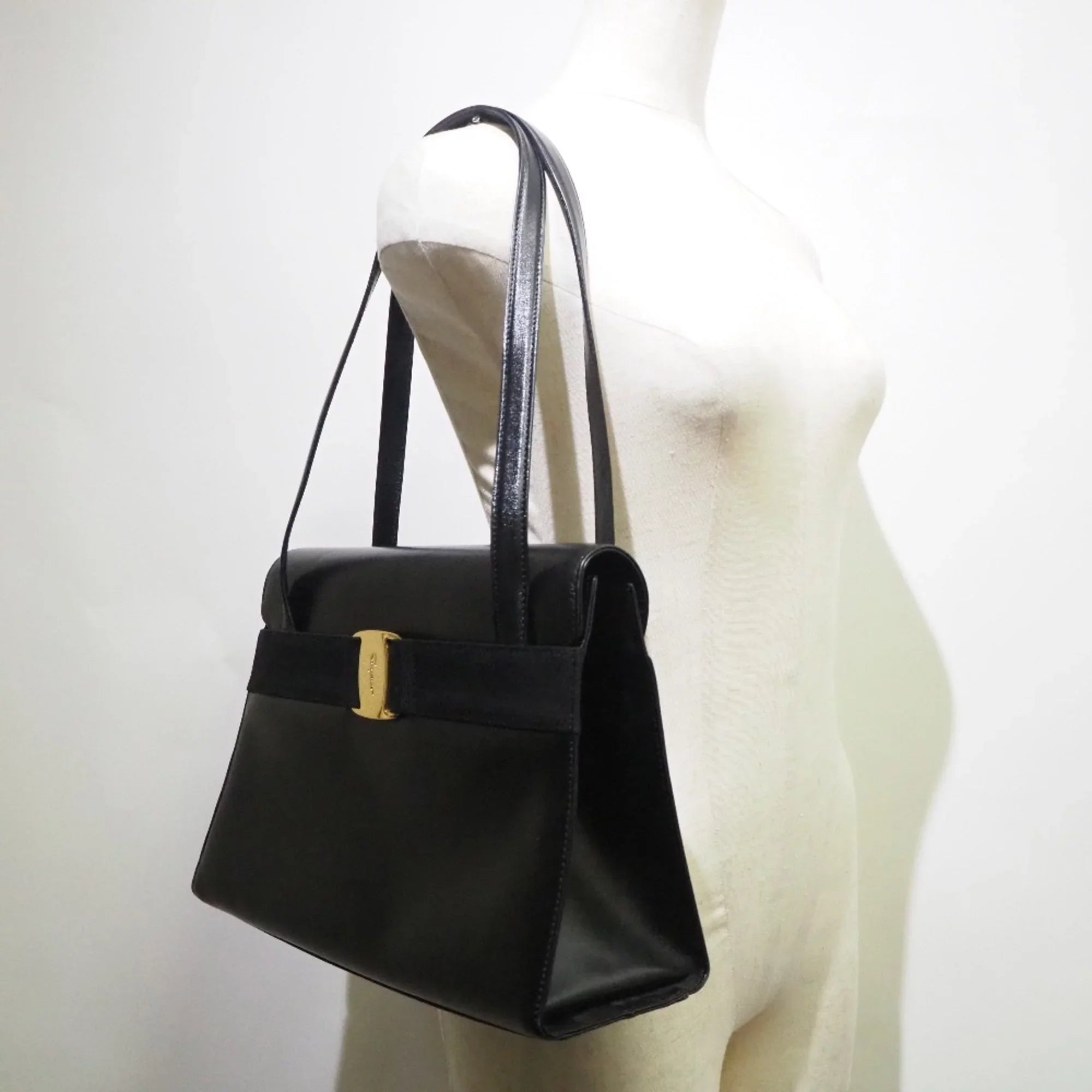 Salvatore BK-21 Calf Pre-Owned Shoulder (Fair) Black Bag Women's 7675 Vara Ferragamo