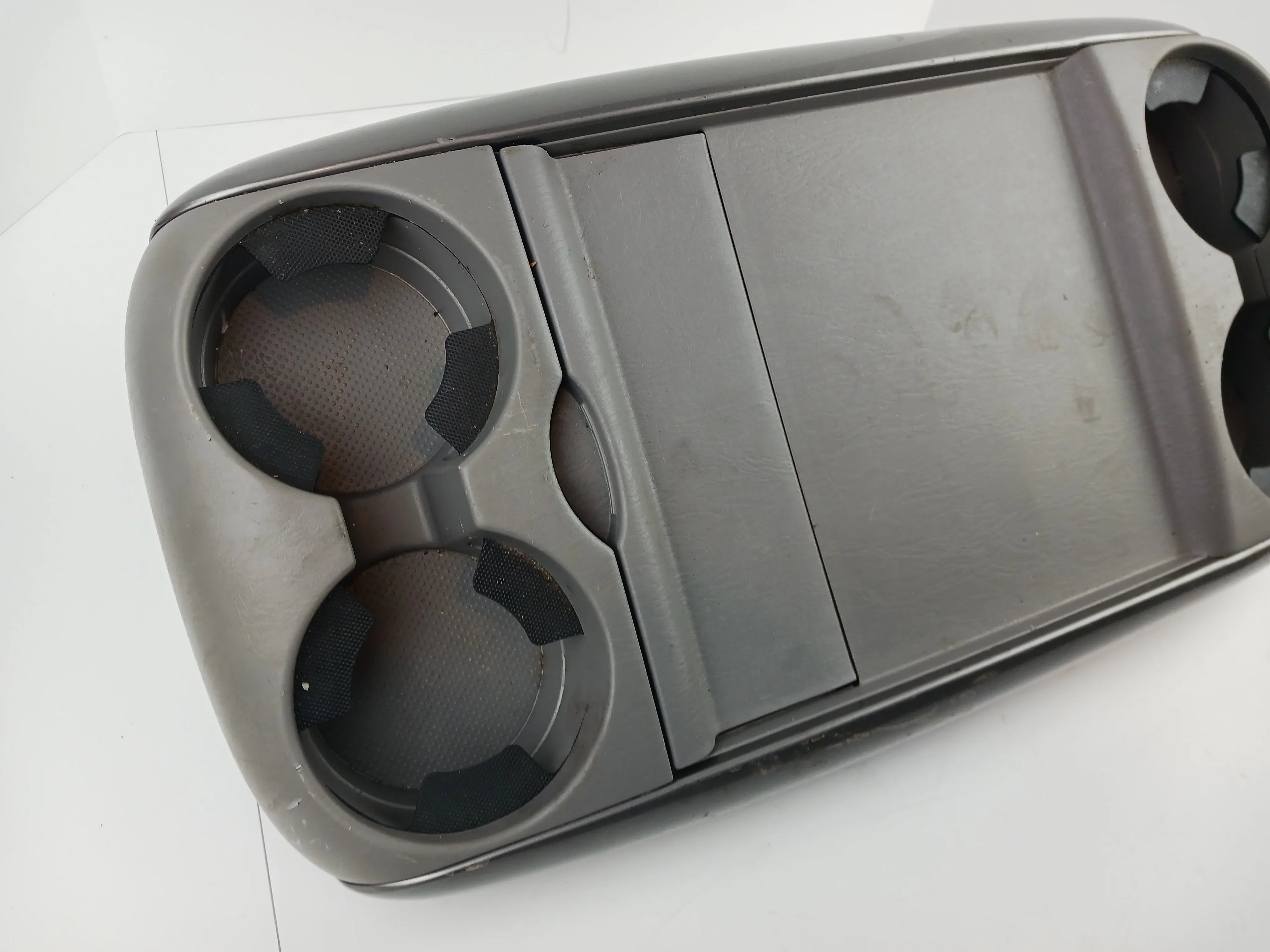OEM 05 Toyota 07 04 10 (Good) 08 06 Tray Sienna Pre-Owned 09 Center Console