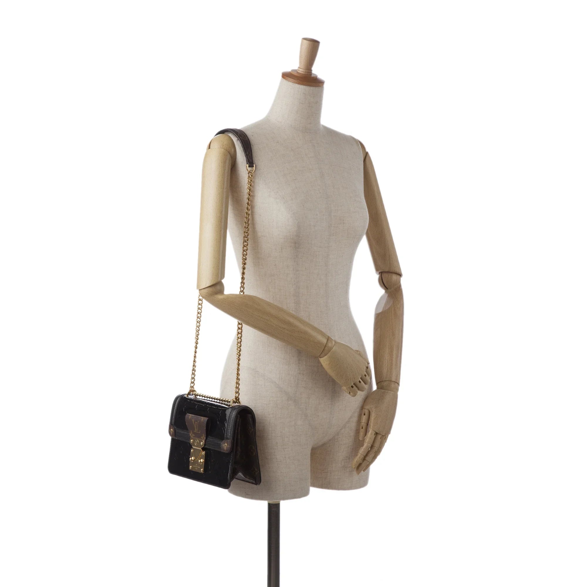 Unisex Louis (Good) Vuitton Vernis Leather Wynwood Crossbody Monogram Authenticated Pre-Owned Bag Black