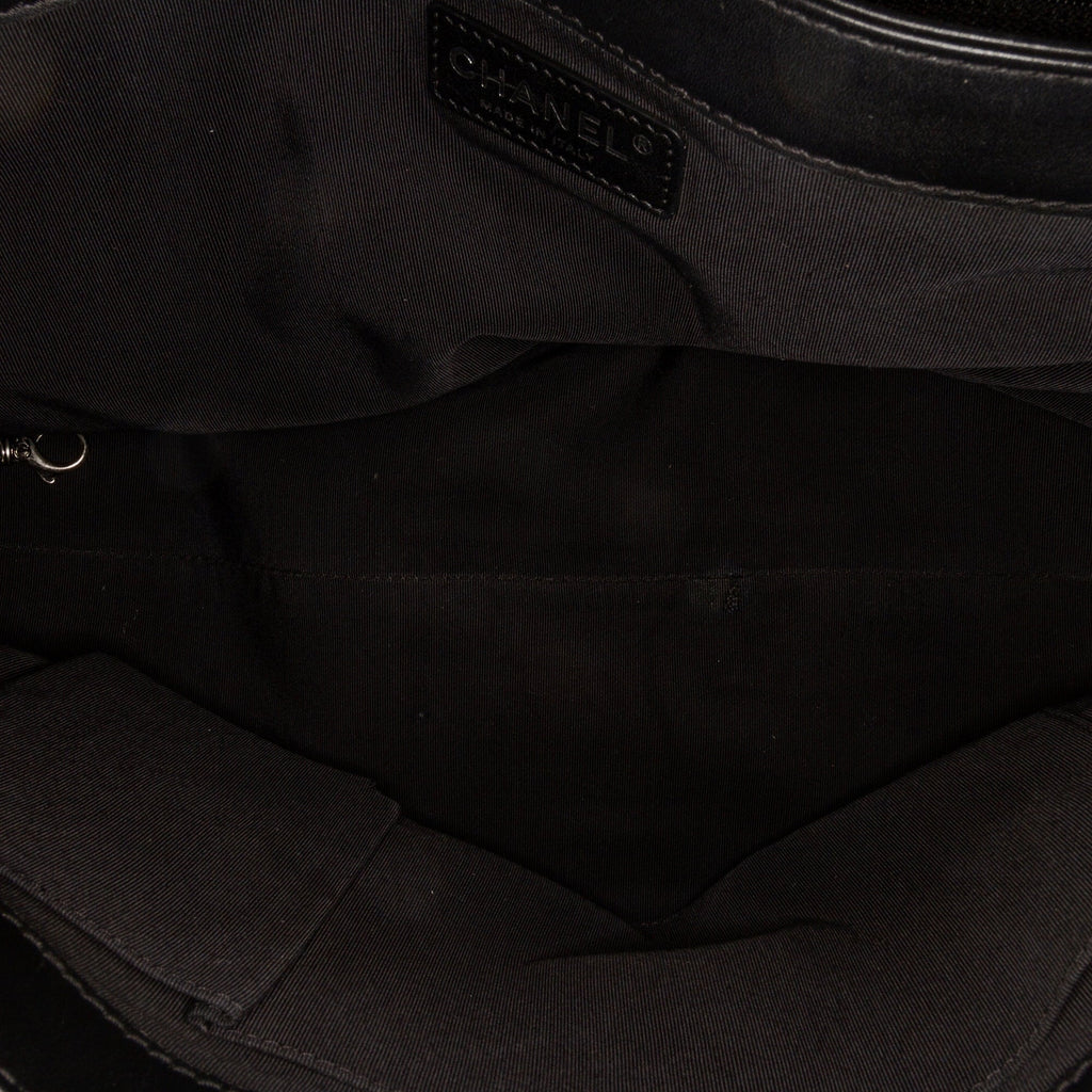 Bag Pre-Owned Black Chanel Authenticated (Good) Tote Reverso Leather Unisex Patent Tote Shopping Boy
