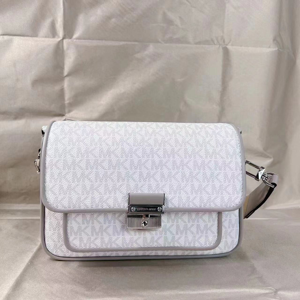 MICHAEL KORS MESSENGER BRADSHAW MEDIUM BAG OPT/PGREY 30S1S2BM2B LOGO